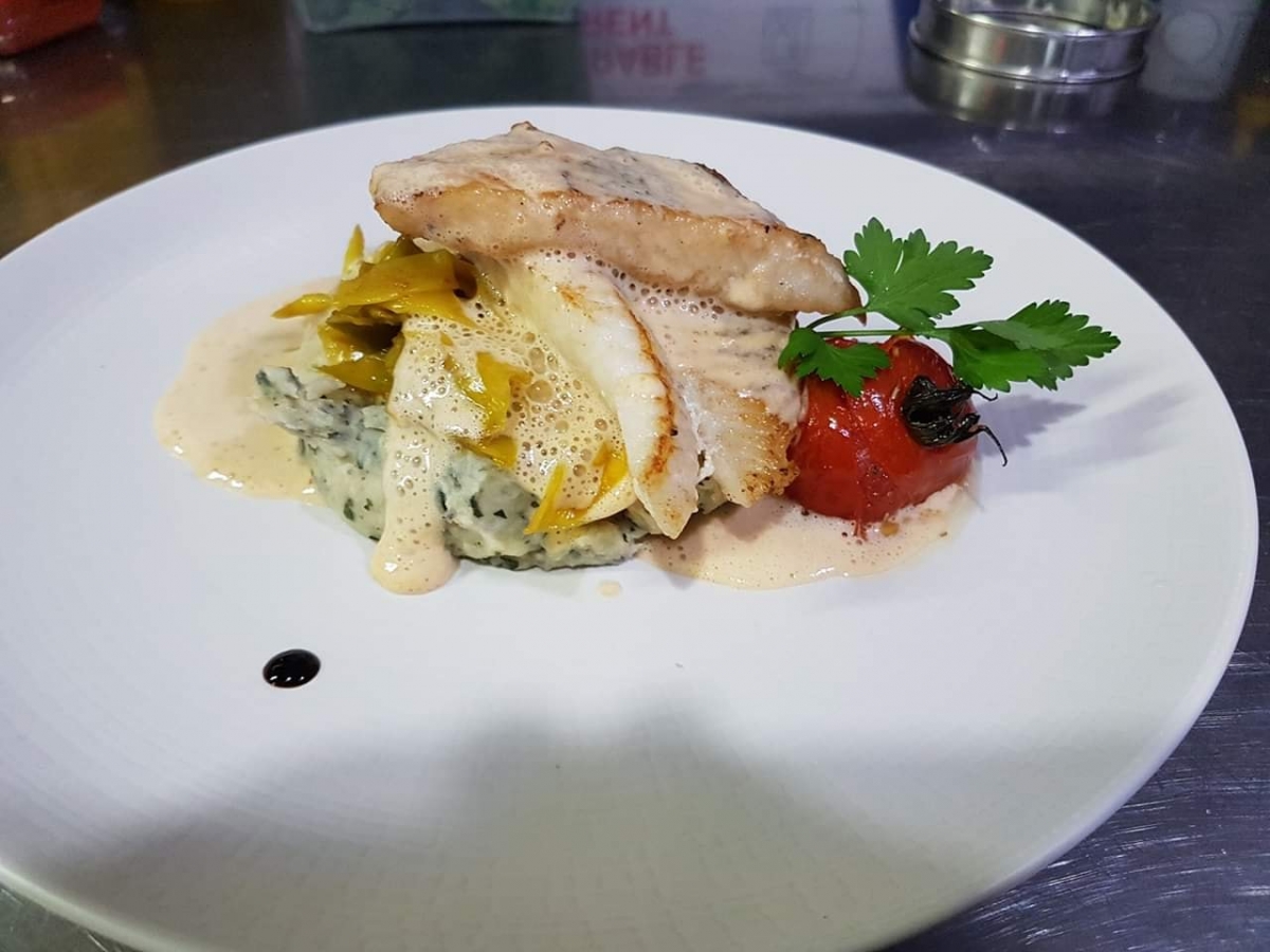 Spécialité de poisson au restaurant l'Auguste de Bonifacio, par le Chef Henry Goka Spécialité de poisson au restaurant l'Auguste de Bonifacio, par le Chef Henry Goka