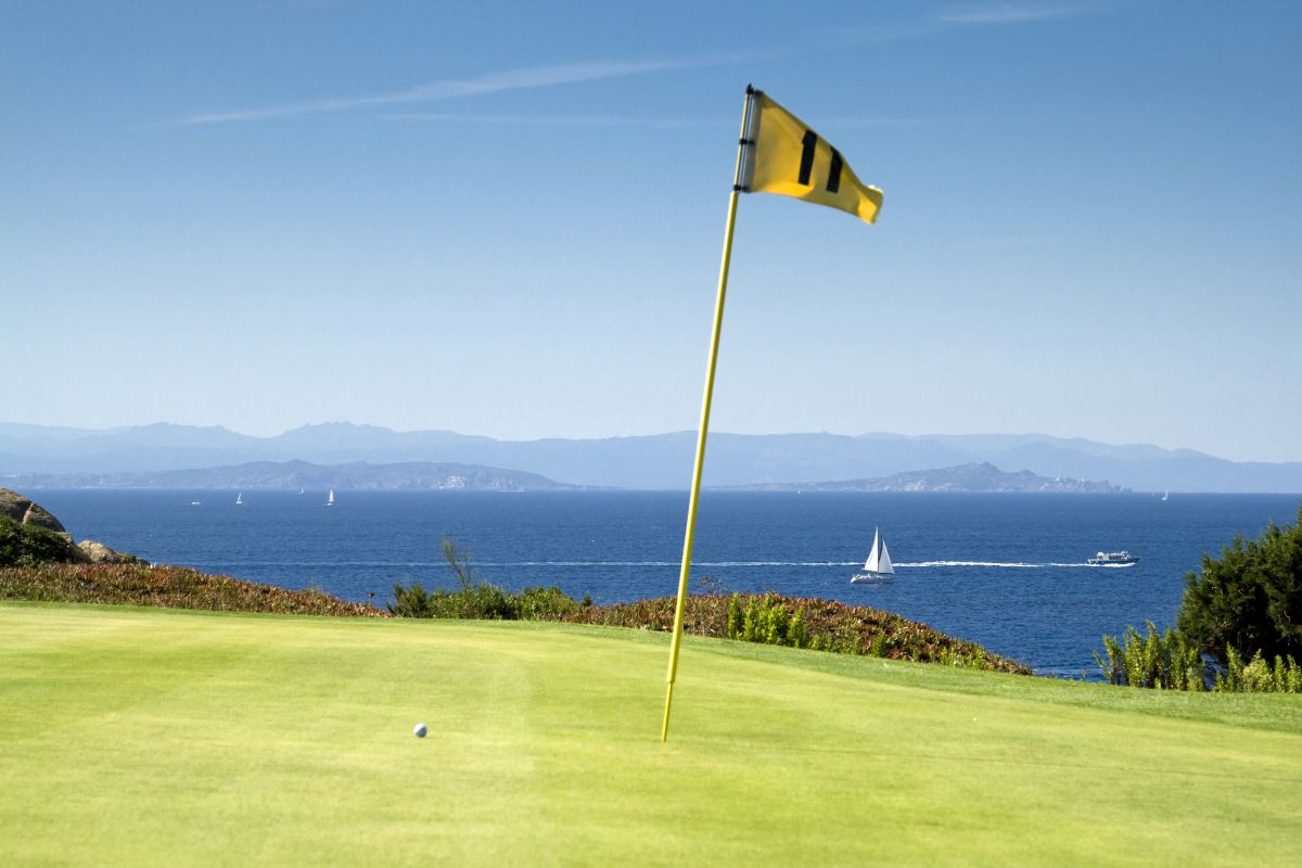 Idée d'activité pour événement à Bonifacio : le golf de Sperone Idée d'activité pour événement à Bonifacio : le golf de Sperone
