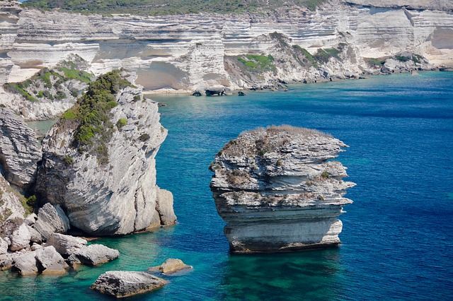 Venir à Bonifacio en avion ou bateau Venir à Bonifacio en avion ou bateau