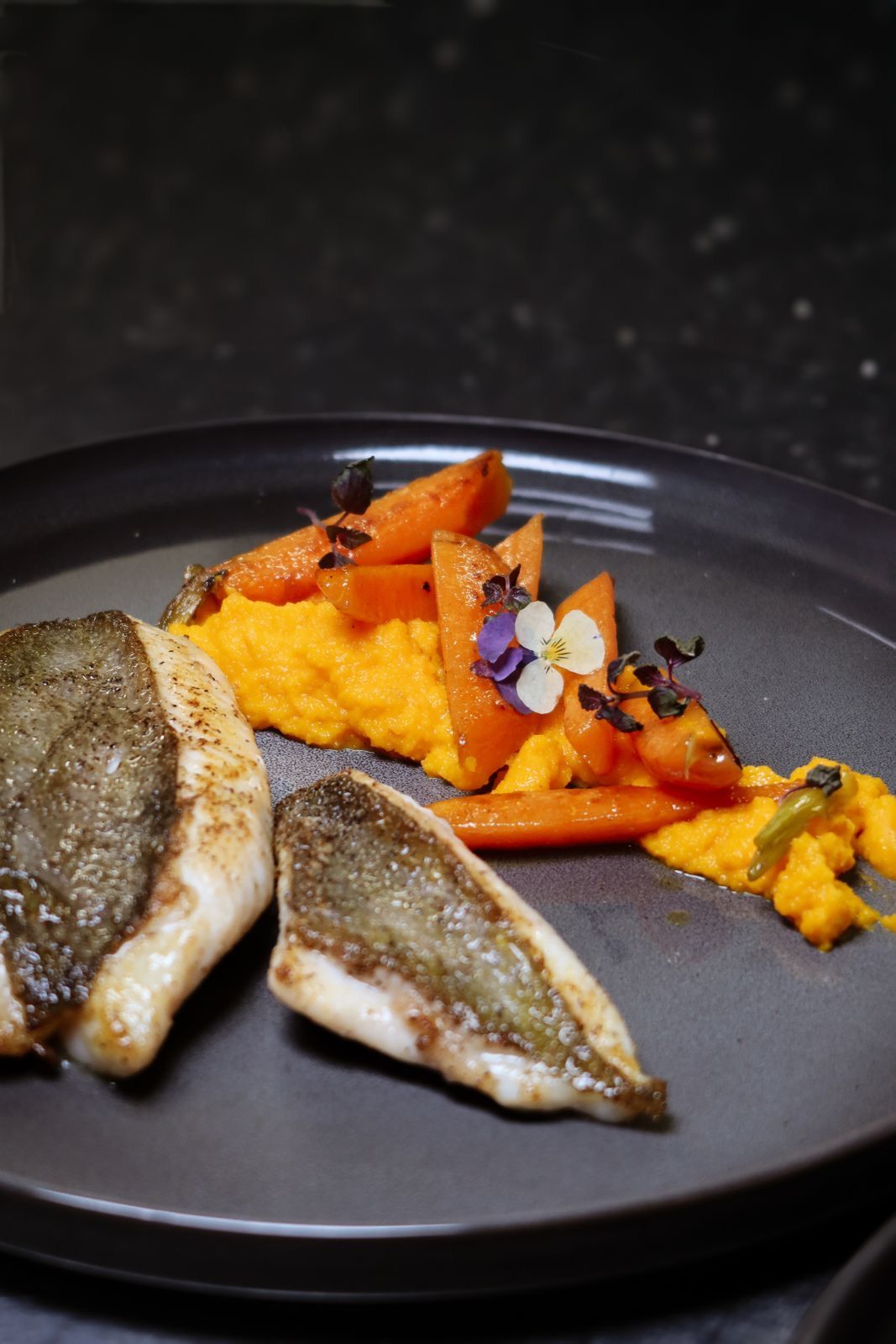 Sp&eacute;cialit&eacute; de poisson au restaurant l'Auguste de Bonifacio, par le Chef Henry Goka